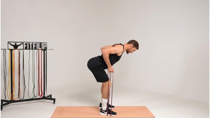Тренировка на спину 30 минут с резинками: два комплекса + пресс