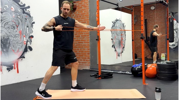 Интенсивная зарядка с резинками FITFILIP: 4 упражнения по 40 секунд