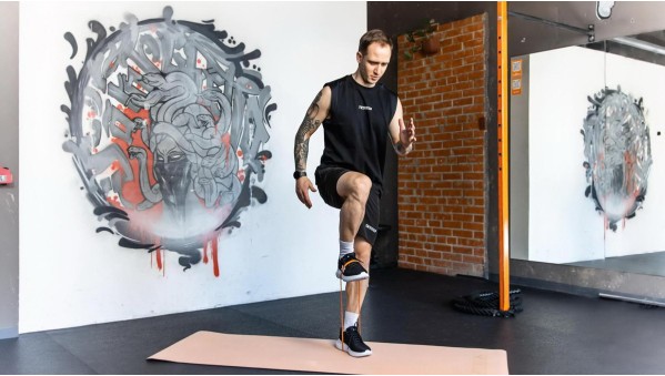 Функциональная тренировка на ноги и ягодицы с резиновыми эспандерами FITFILIP